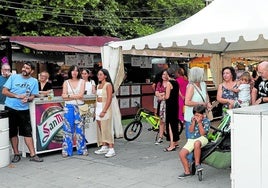 Casetas de la Feria de Día instaladas en el parque de El Salón