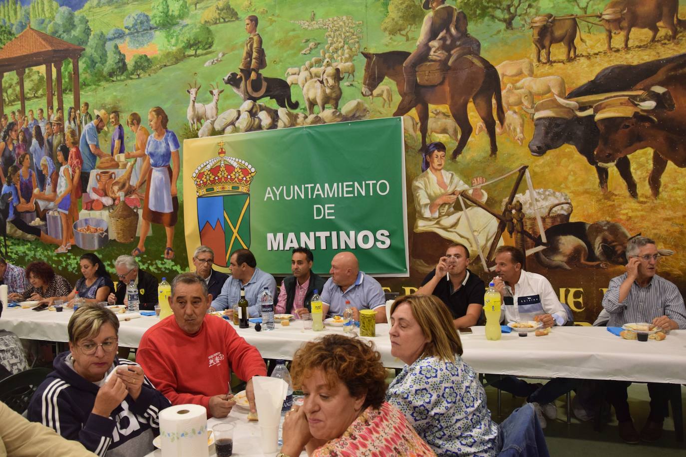 170 kilos de patatas y 70 kilos de carne para los vecinos de Mantinos