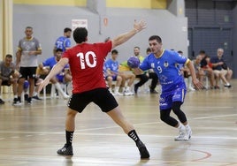 Imagen del amistoso disputado por Recoletas San Pablo Burgos ren La Cistérniga.