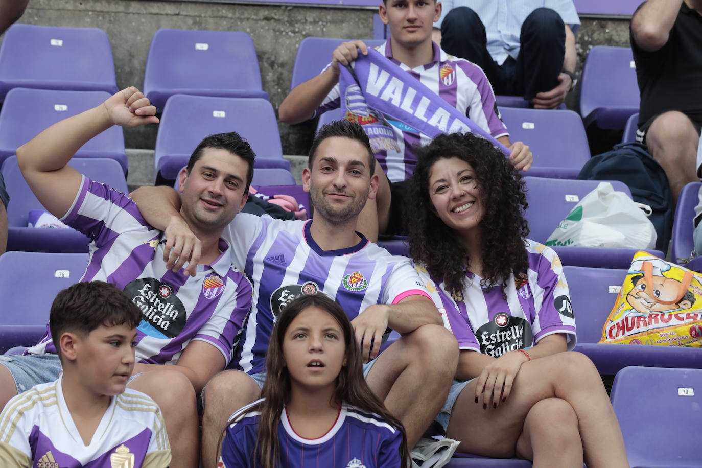 Búscate en la grada del estadio José Zorrilla (1/4)