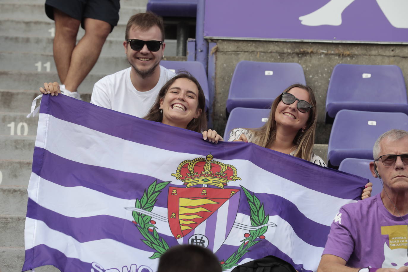 Búscate en la grada del estadio José Zorrilla (1/4)