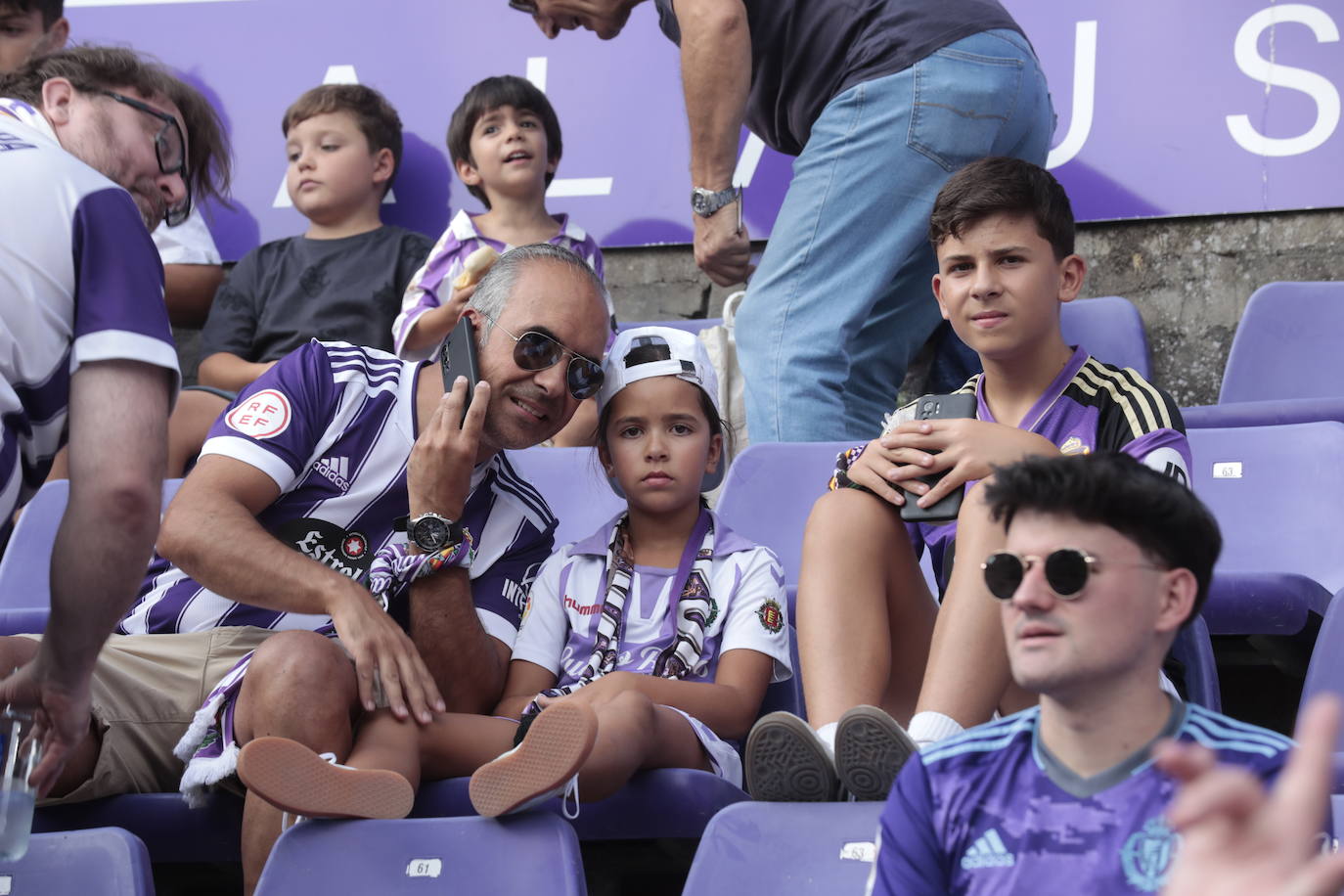 Búscate en la grada del estadio José Zorrilla (1/4)