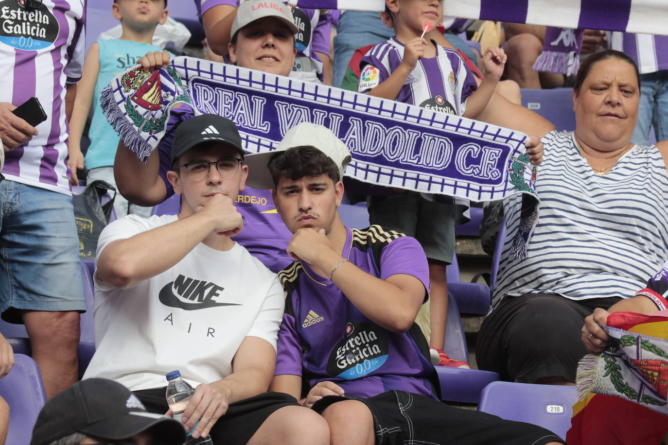 Búscate en la grada del estadio José Zorrilla (2/4)