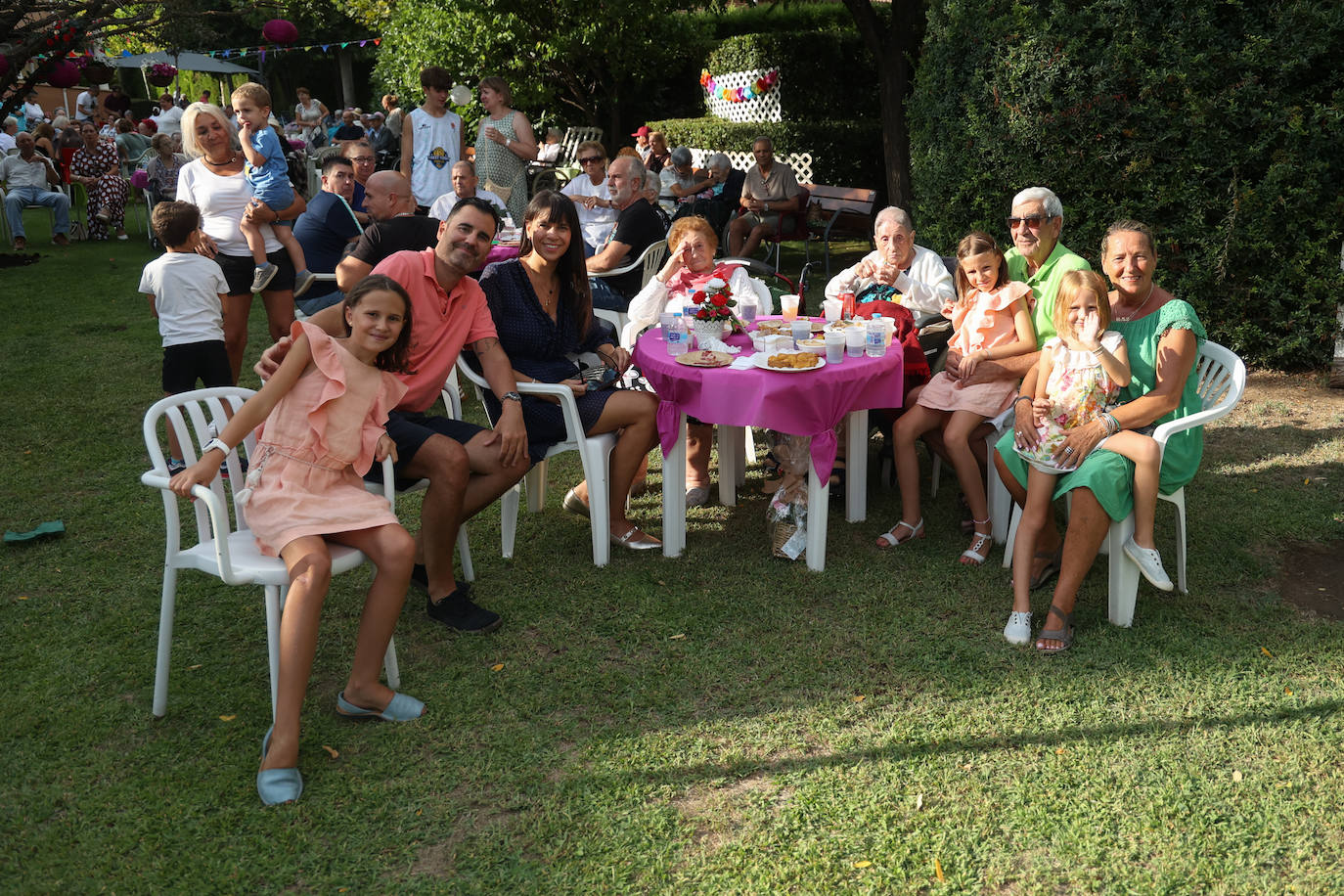 La fiesta de los 30 años de la Residencia El Villar de Laguna