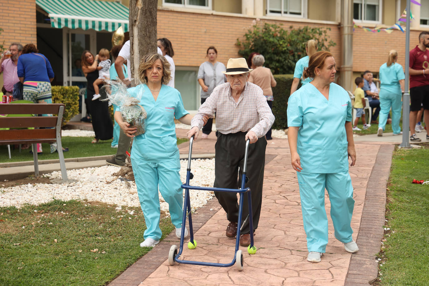 La fiesta de los 30 años de la Residencia El Villar de Laguna