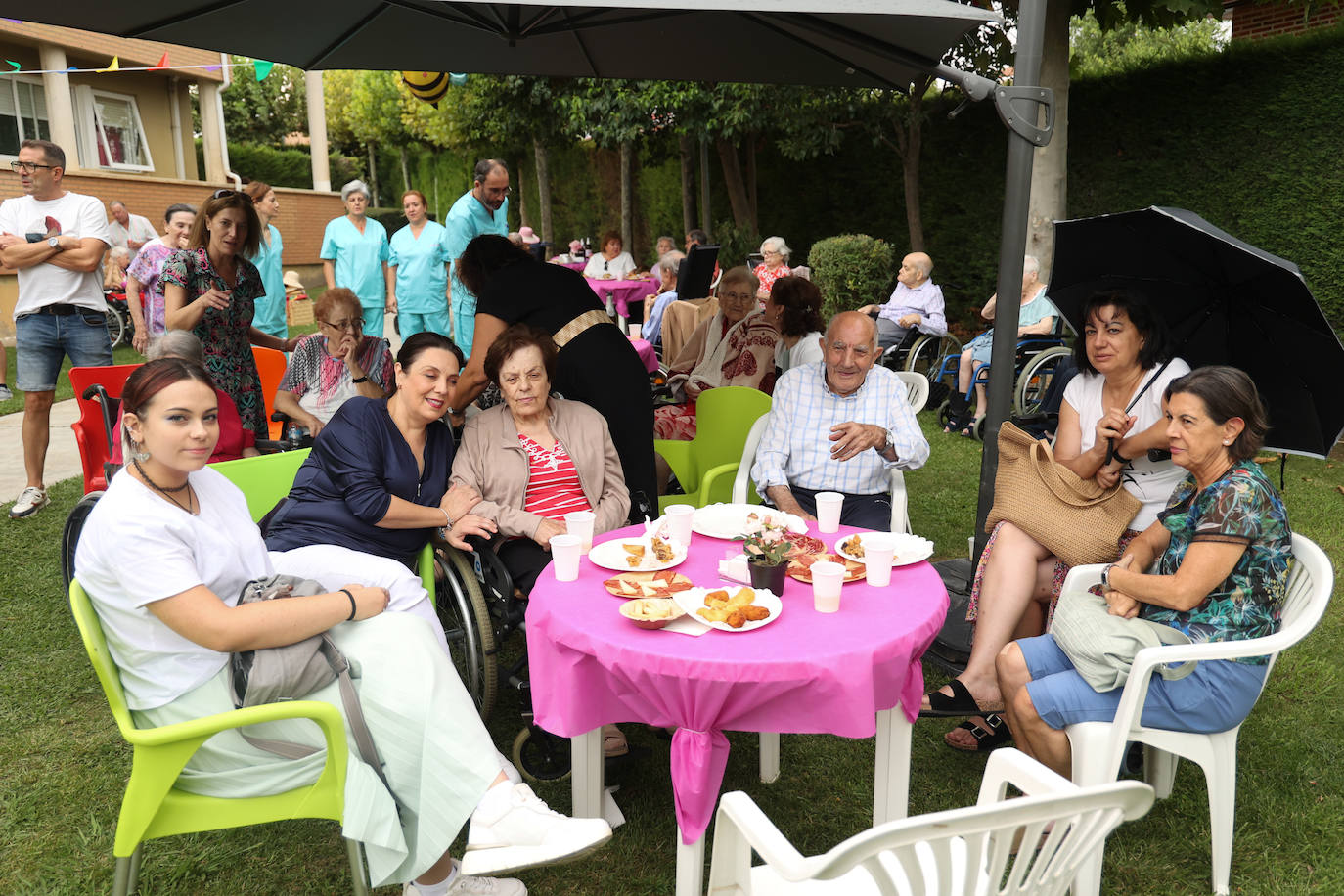 La fiesta de los 30 años de la Residencia El Villar de Laguna