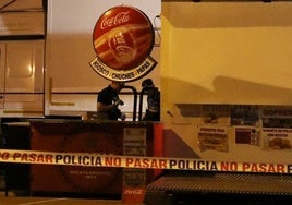 Agentes de policia en el ferial.