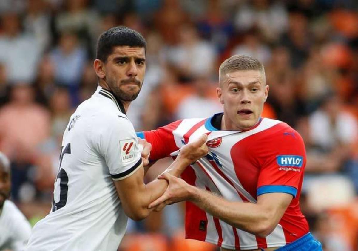 Cenk, en un partido disputado frente al Girona.