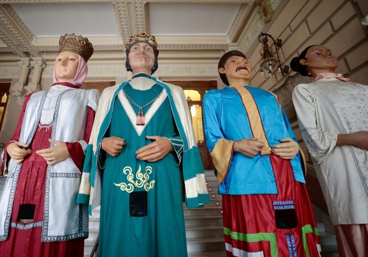 Traslado de los Gigantes y Cabezudos desde el almacén a las dependencias del Ayuntamiento de Valladolid.