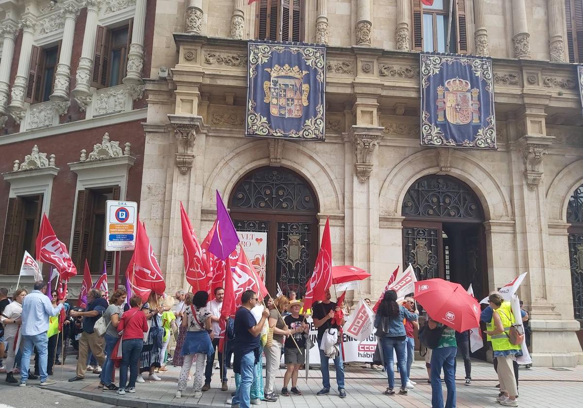 Concentración de trabajadores, el jueves ante la Diputación.