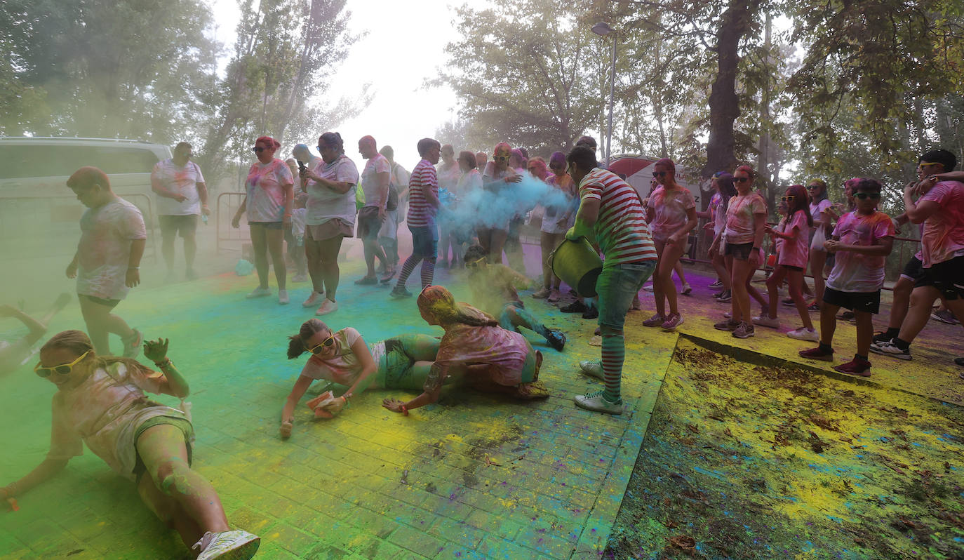 La Holi San Antolín tiñe el Sotillo de colores