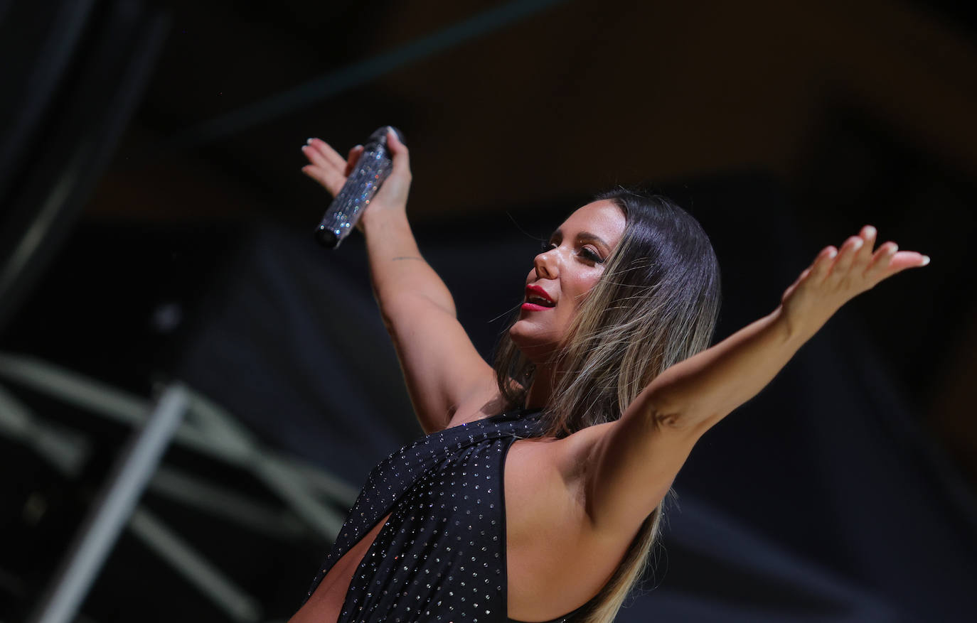 Lorena Gómez encandila a los palentinos en la Plaza Mayor