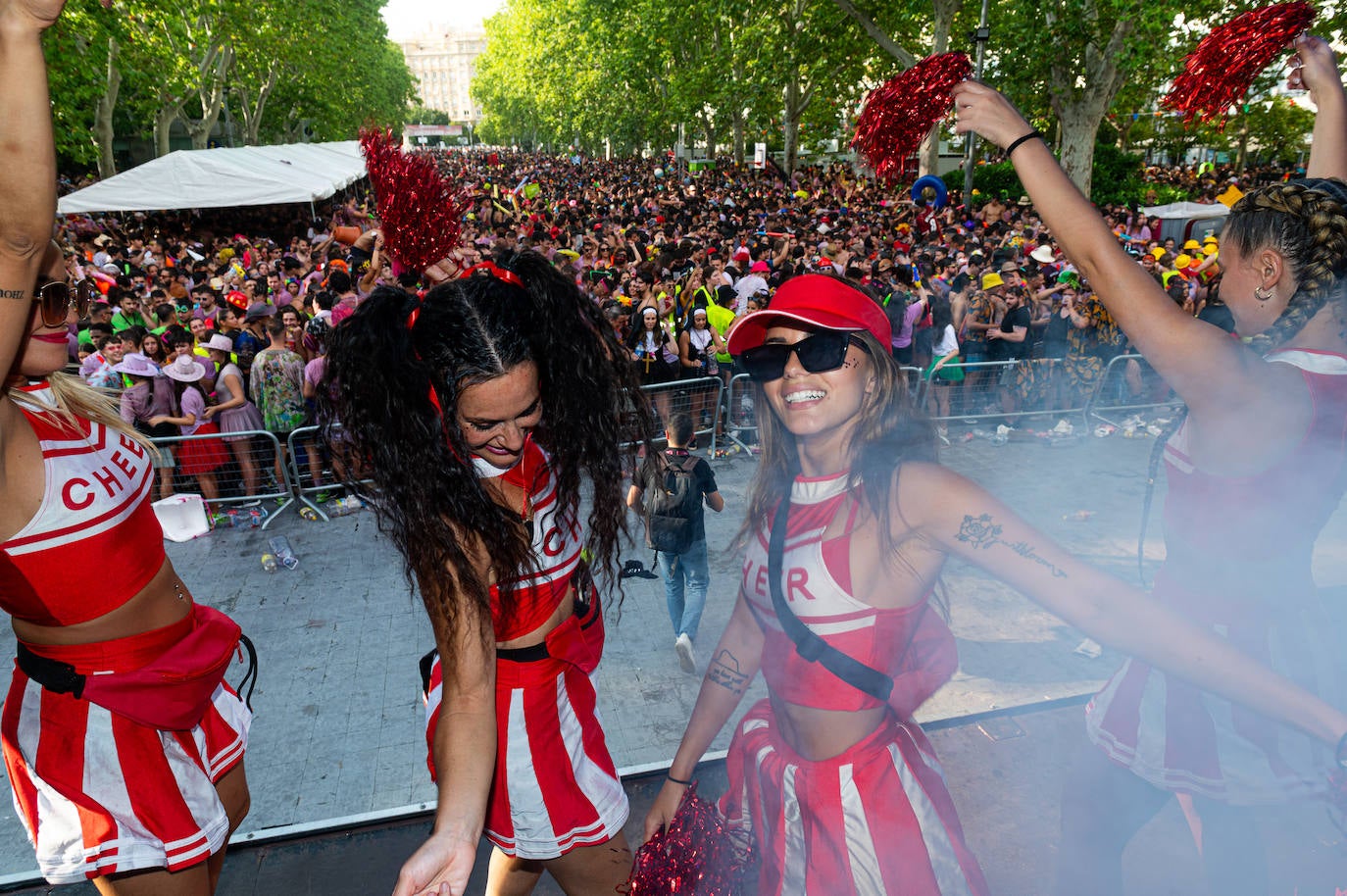 El desfile de peñas de las Fiestas de Valladolid 2024, en imágenes