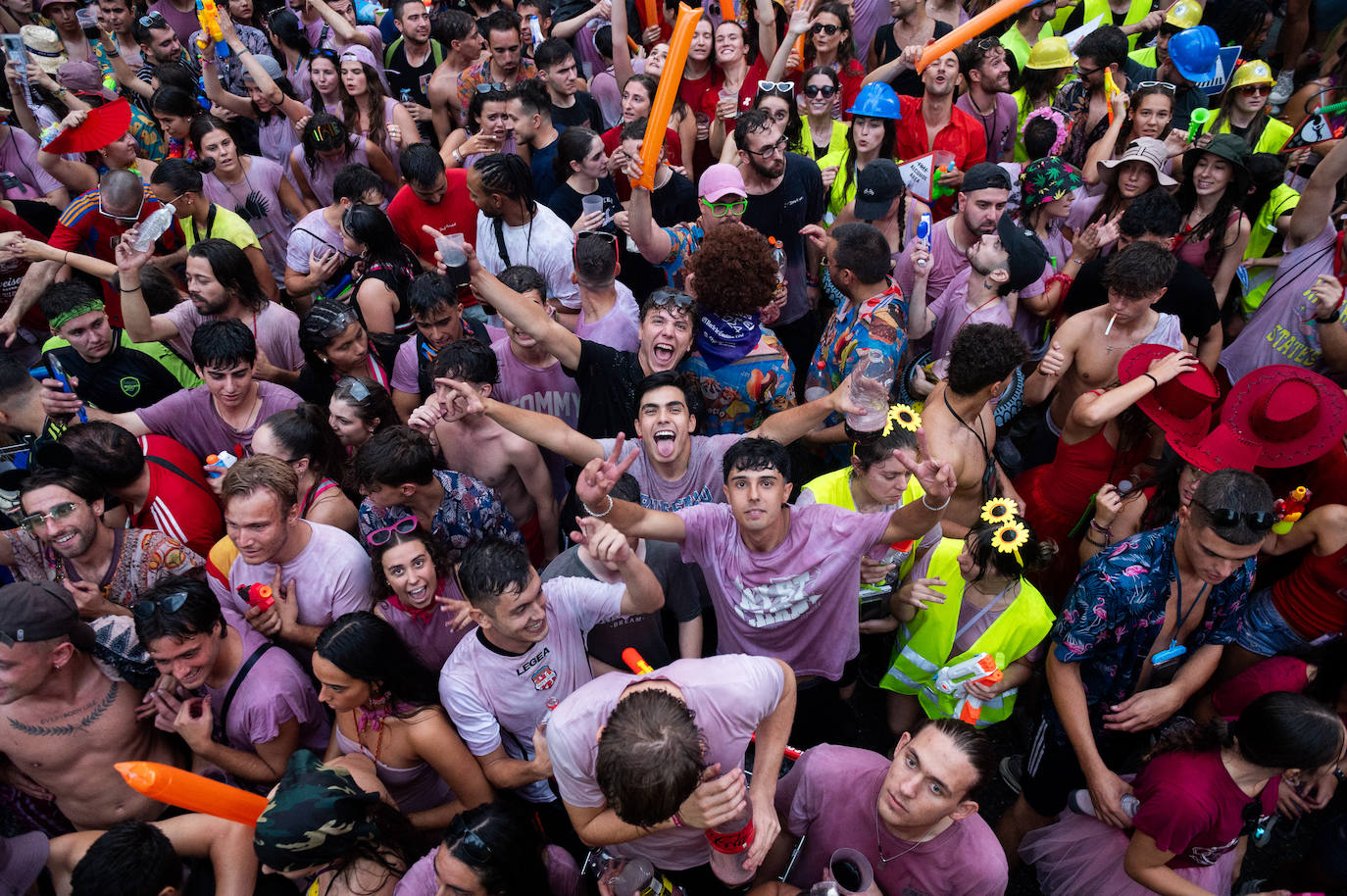 El desfile de peñas de las Fiestas de Valladolid 2024, en imágenes