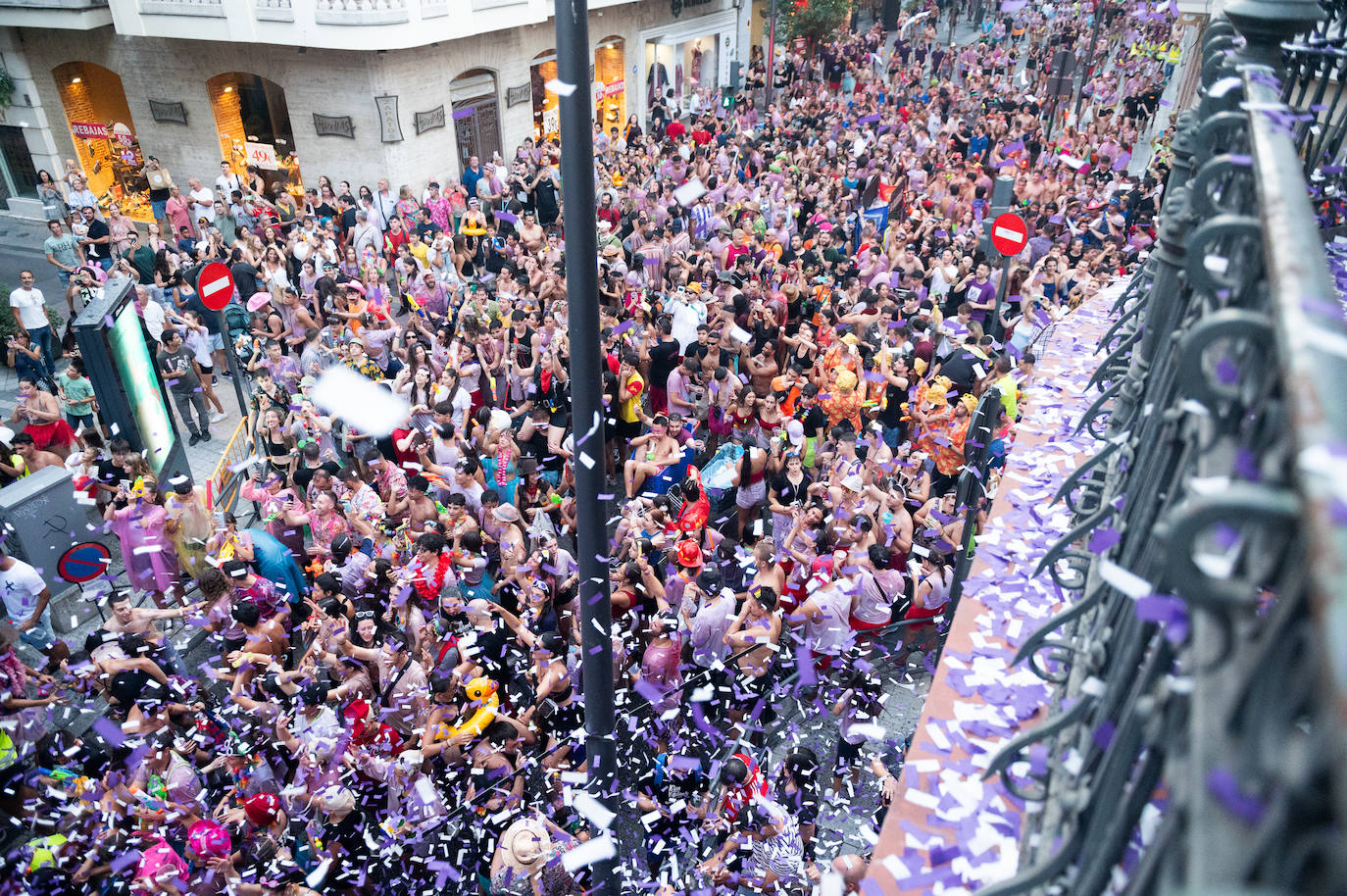 El desfile de peñas de las Fiestas de Valladolid 2024, en imágenes