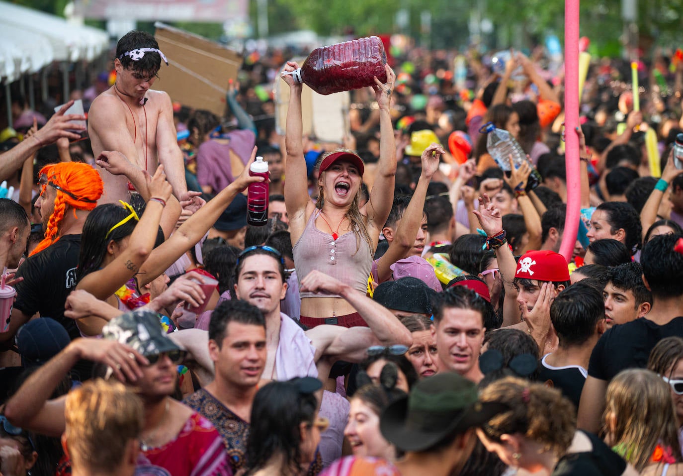 El desfile de peñas de las Fiestas de Valladolid 2024, en imágenes