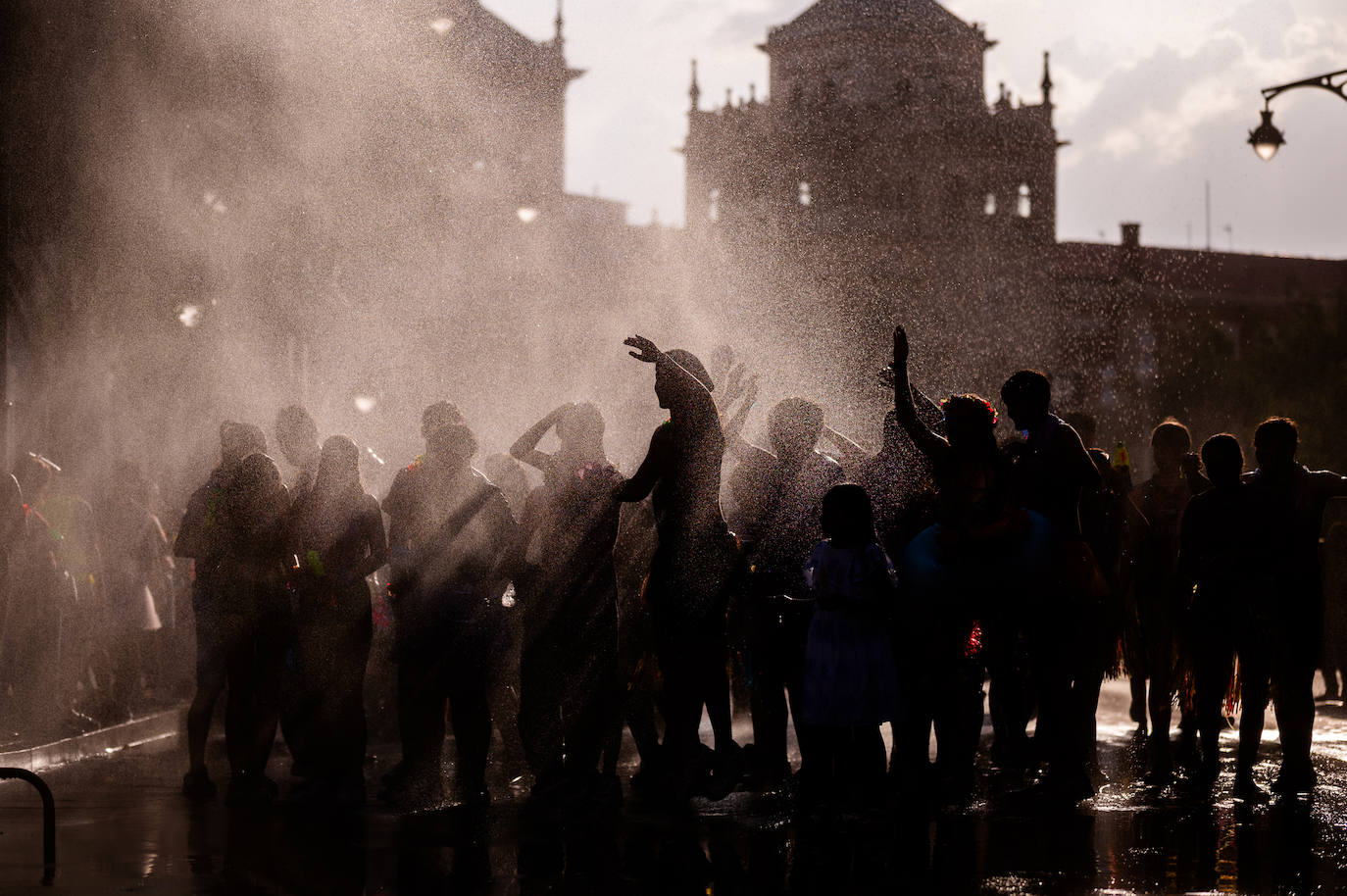 El desfile de peñas de las Fiestas de Valladolid 2024, en imágenes