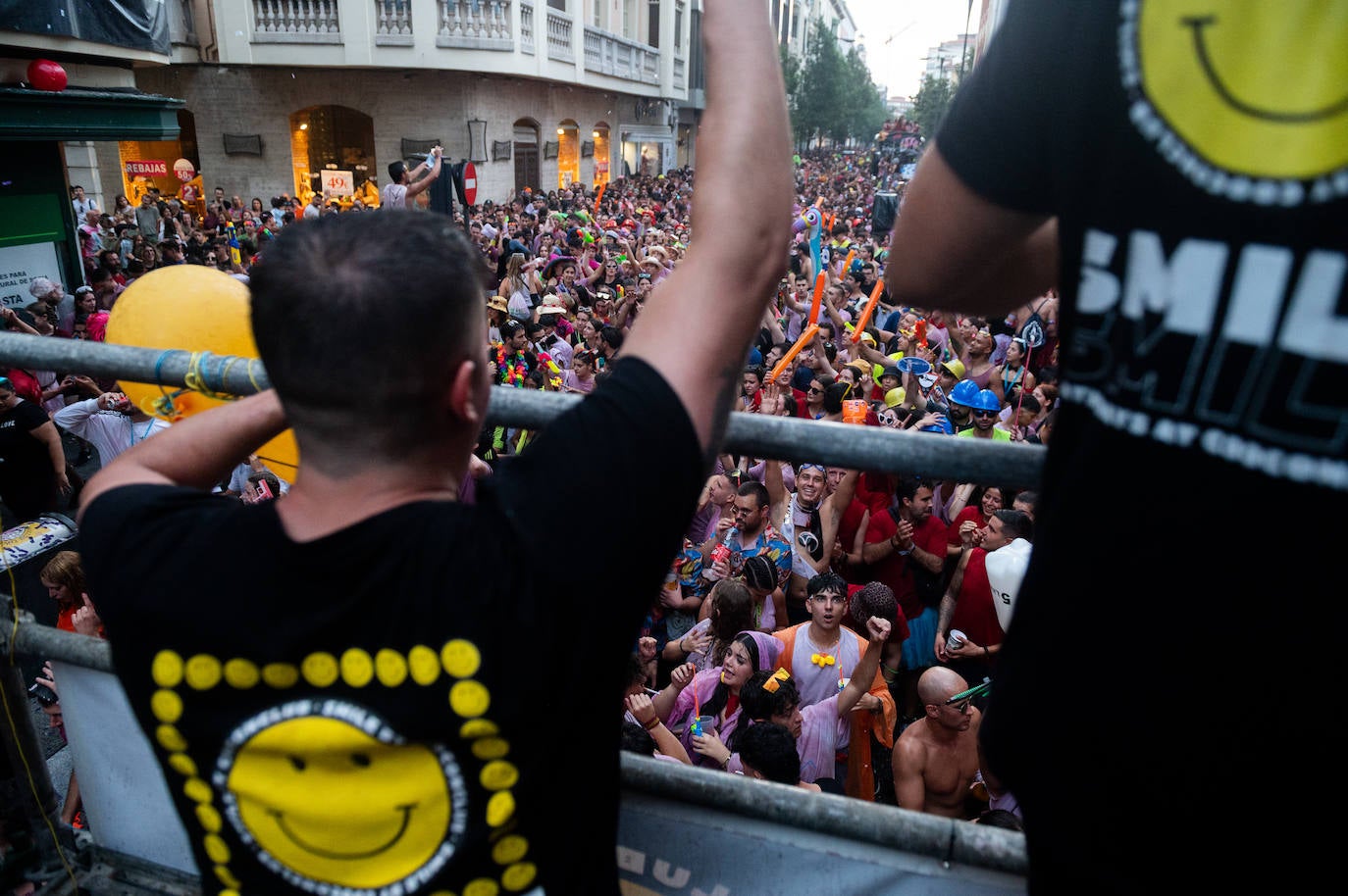 El desfile de peñas de las Fiestas de Valladolid 2024, en imágenes