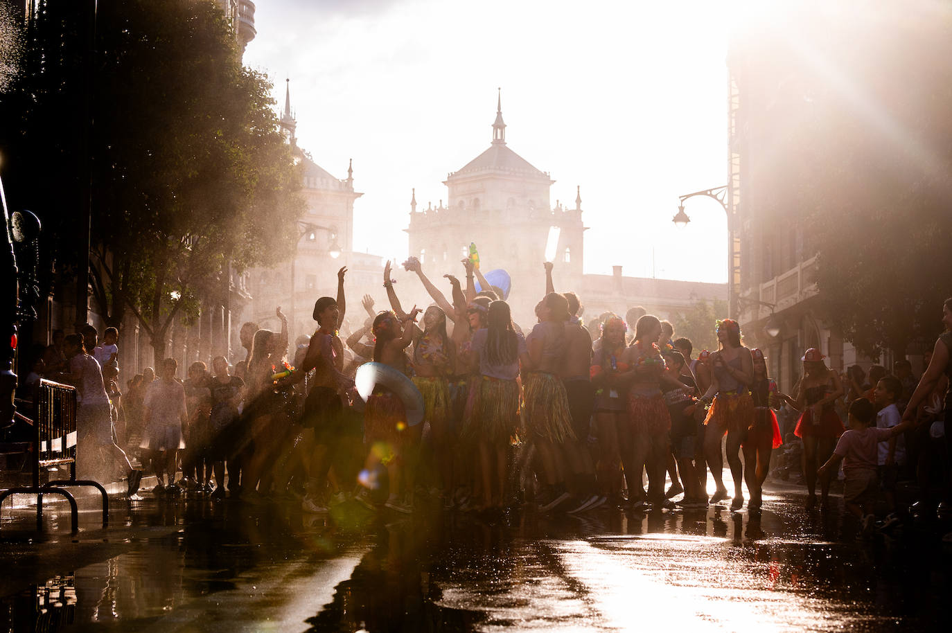 El desfile de peñas de las Fiestas de Valladolid 2024, en imágenes