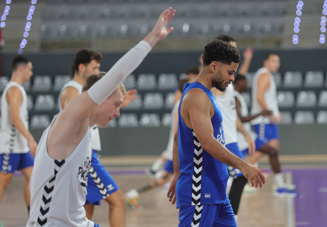 El Palencia Baloncesto muestra sus armas al público en el Pabellón