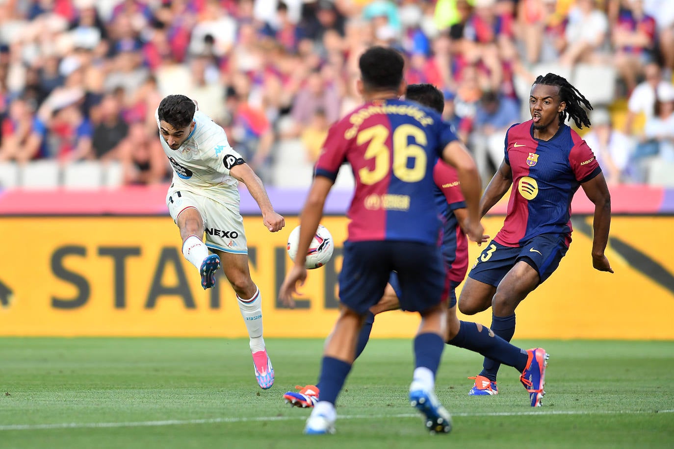 La goleada del Barcelona al Real Valladolid, en imágenes