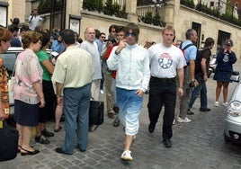 Liam Gallagher, saliendo de su hotel en Salamanca en 2002.