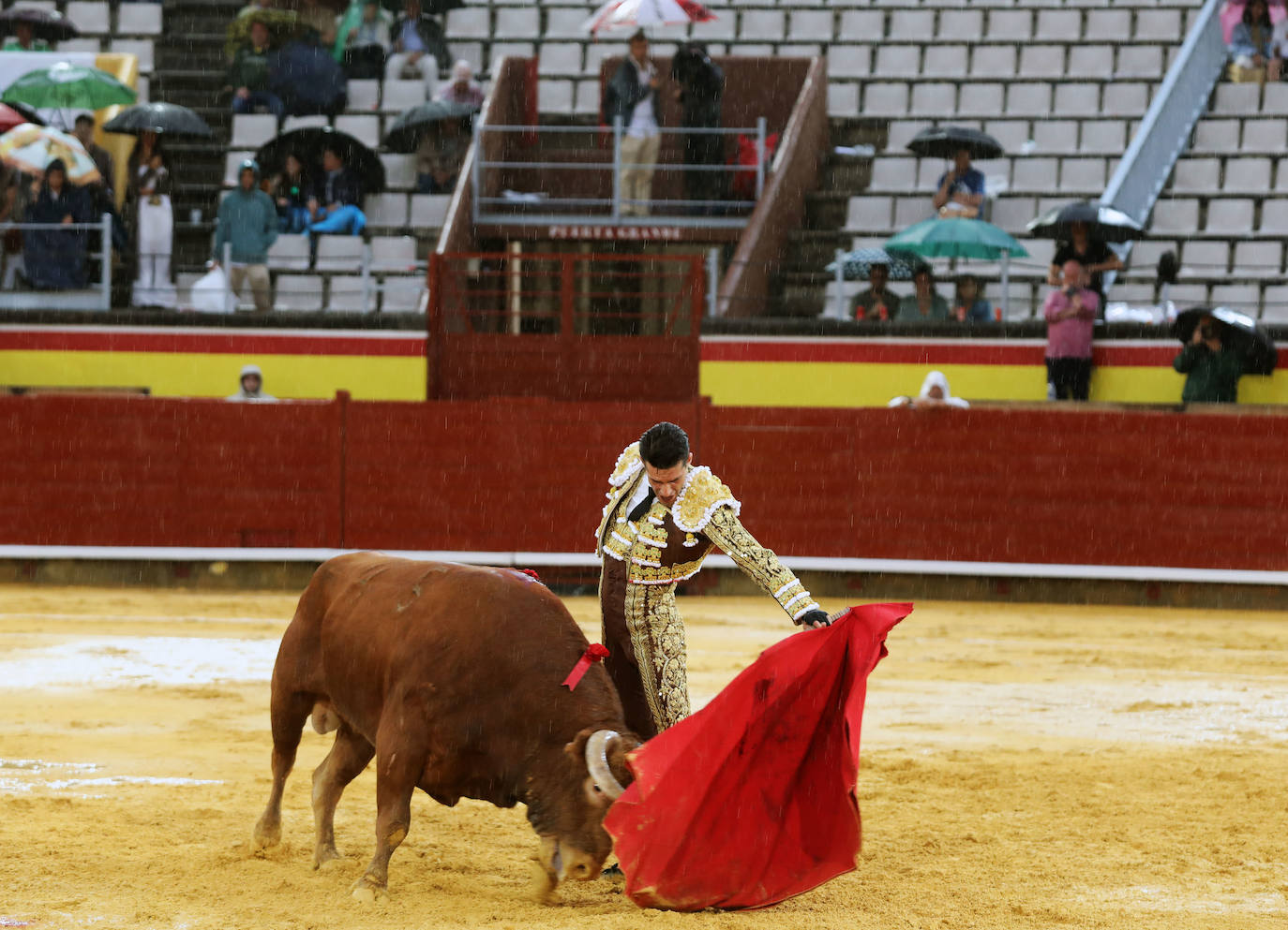 La lluvia no impide a Morante reconciliarse con Palencia