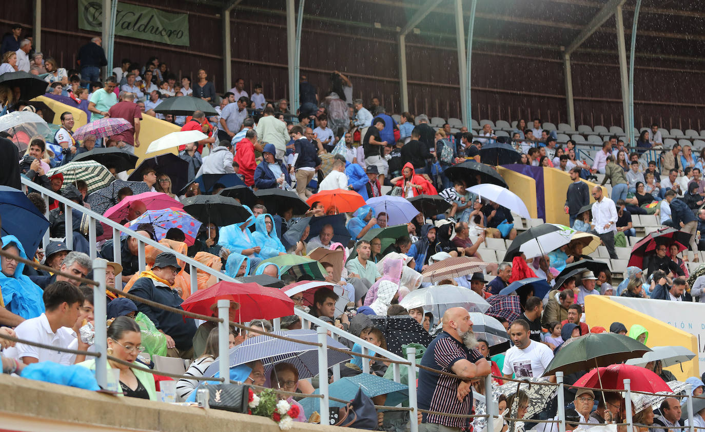 La lluvia no impide a Morante reconciliarse con Palencia