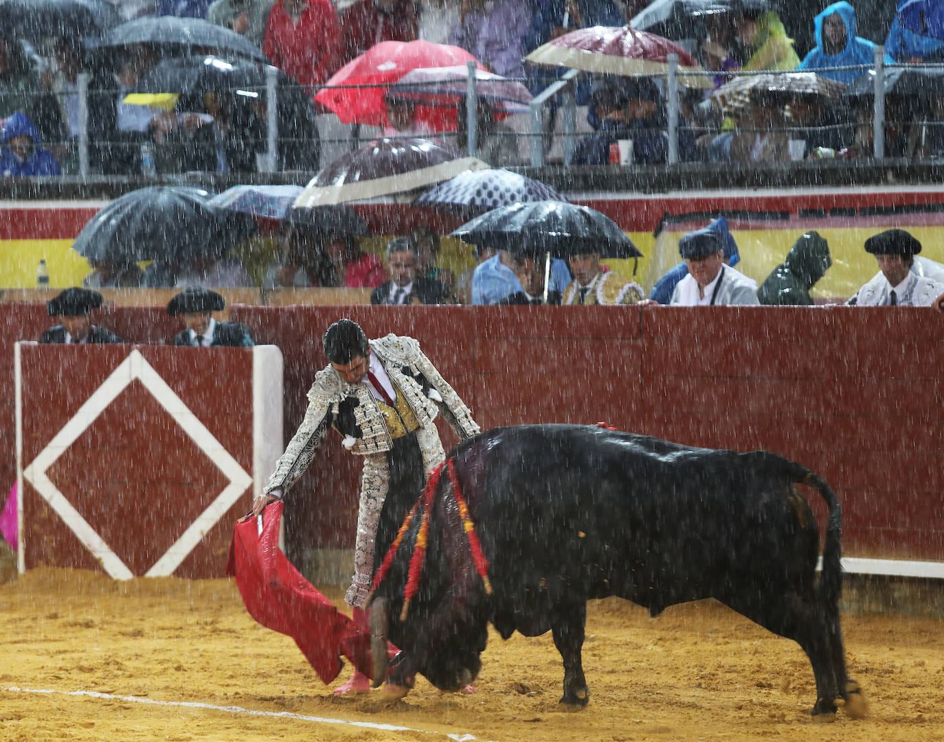 La lluvia no impide a Morante reconciliarse con Palencia