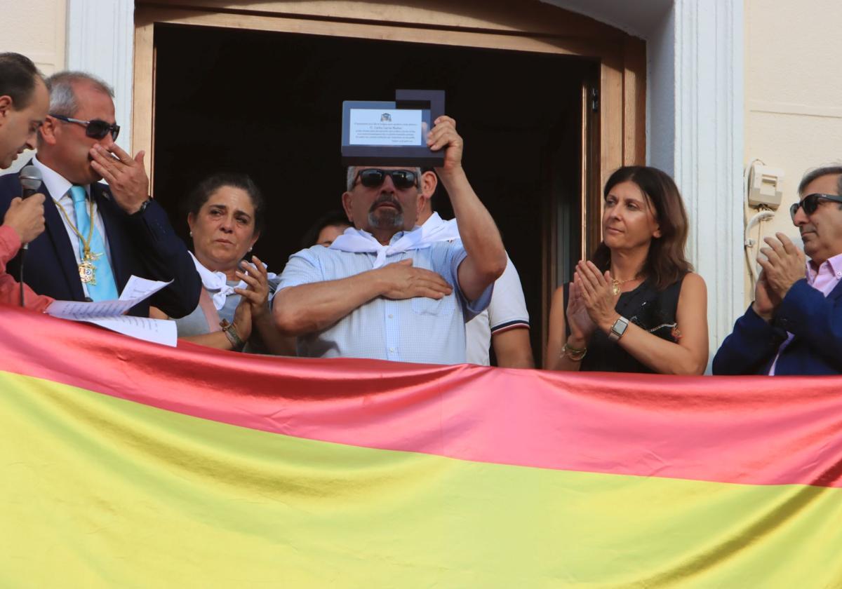 Homenaje a Carlos García durante el inicio de las fiestas de Turégano.