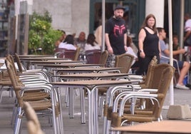 Terraza vacía en la Plaza Mayor de Valladolid estos días.