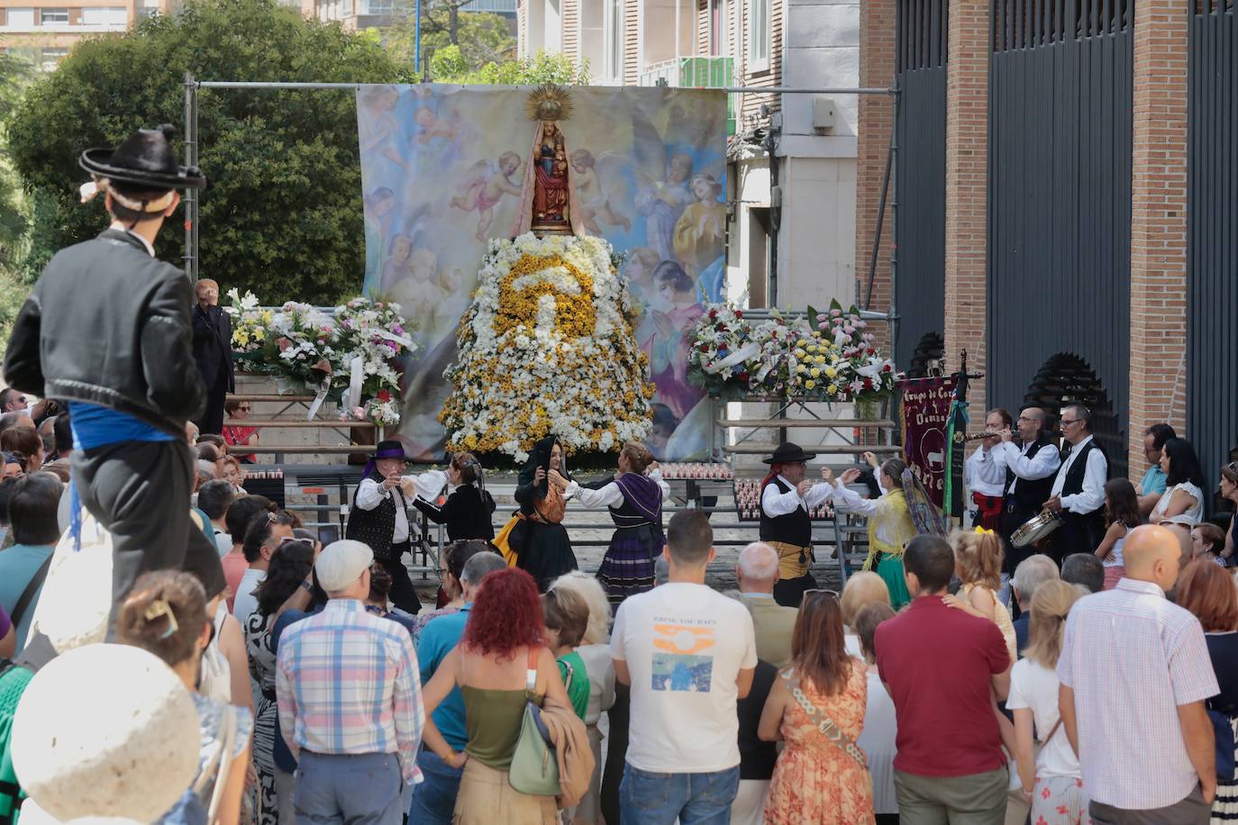 La ofrenda floral a la patrona de ciudad, en imágenes