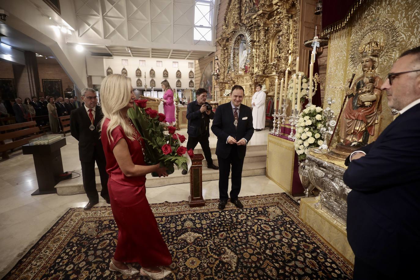 La ofrenda floral a la patrona de ciudad, en imágenes