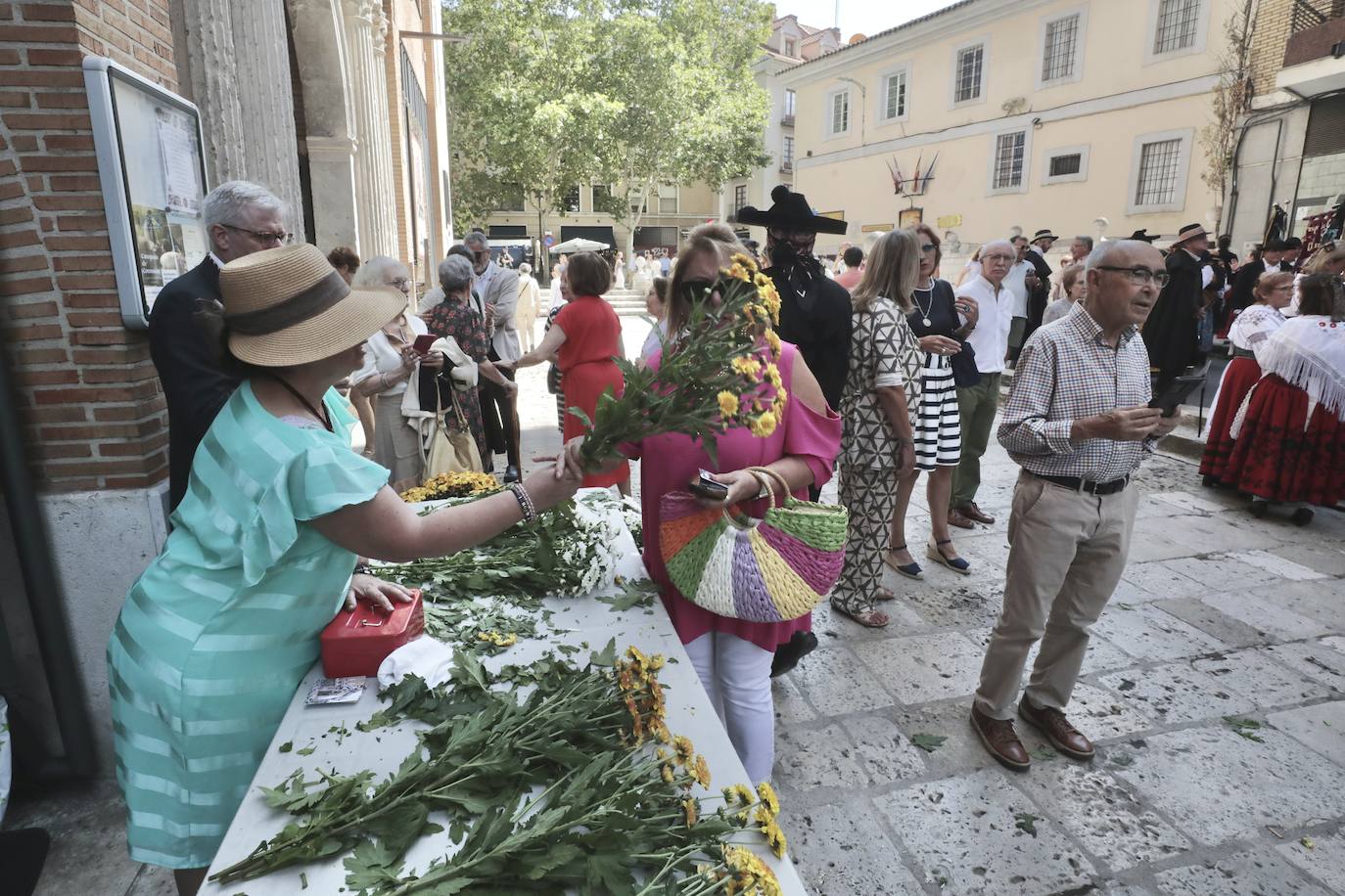 La ofrenda floral a la patrona de ciudad, en imágenes