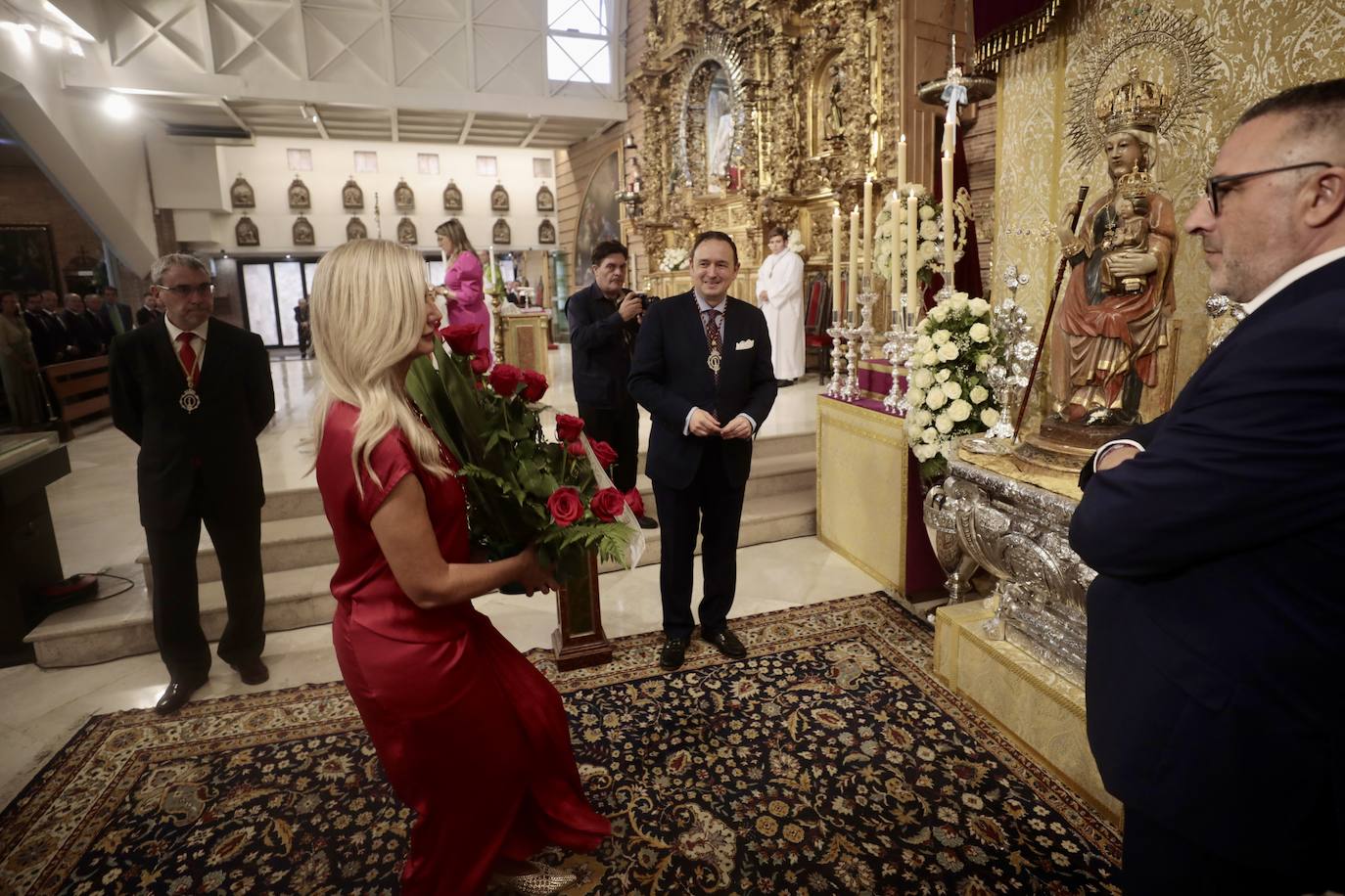 La ofrenda floral a la patrona de ciudad, en imágenes