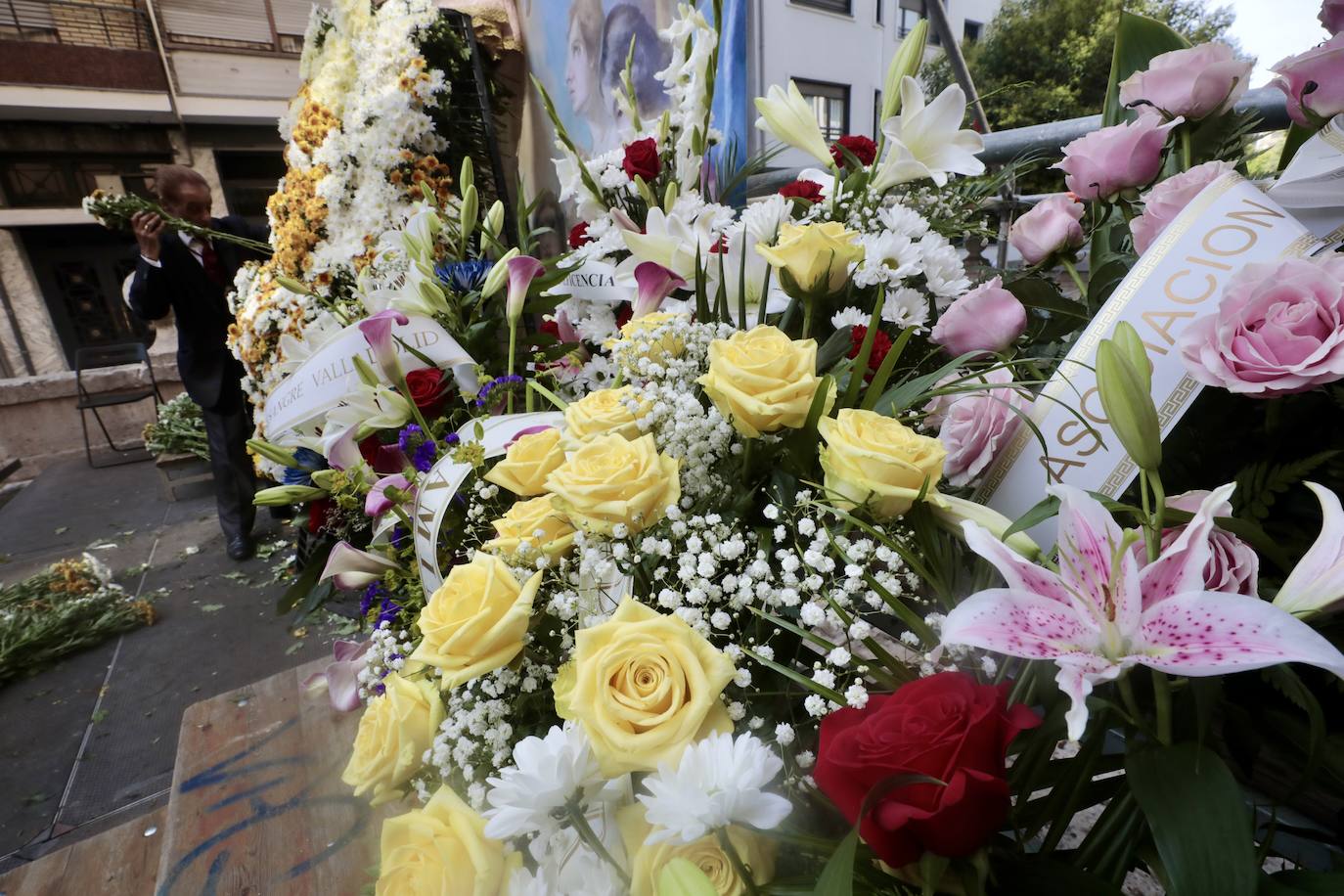 La ofrenda floral a la patrona de ciudad, en imágenes