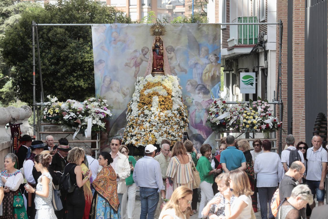 La ofrenda floral a la patrona de ciudad, en imágenes