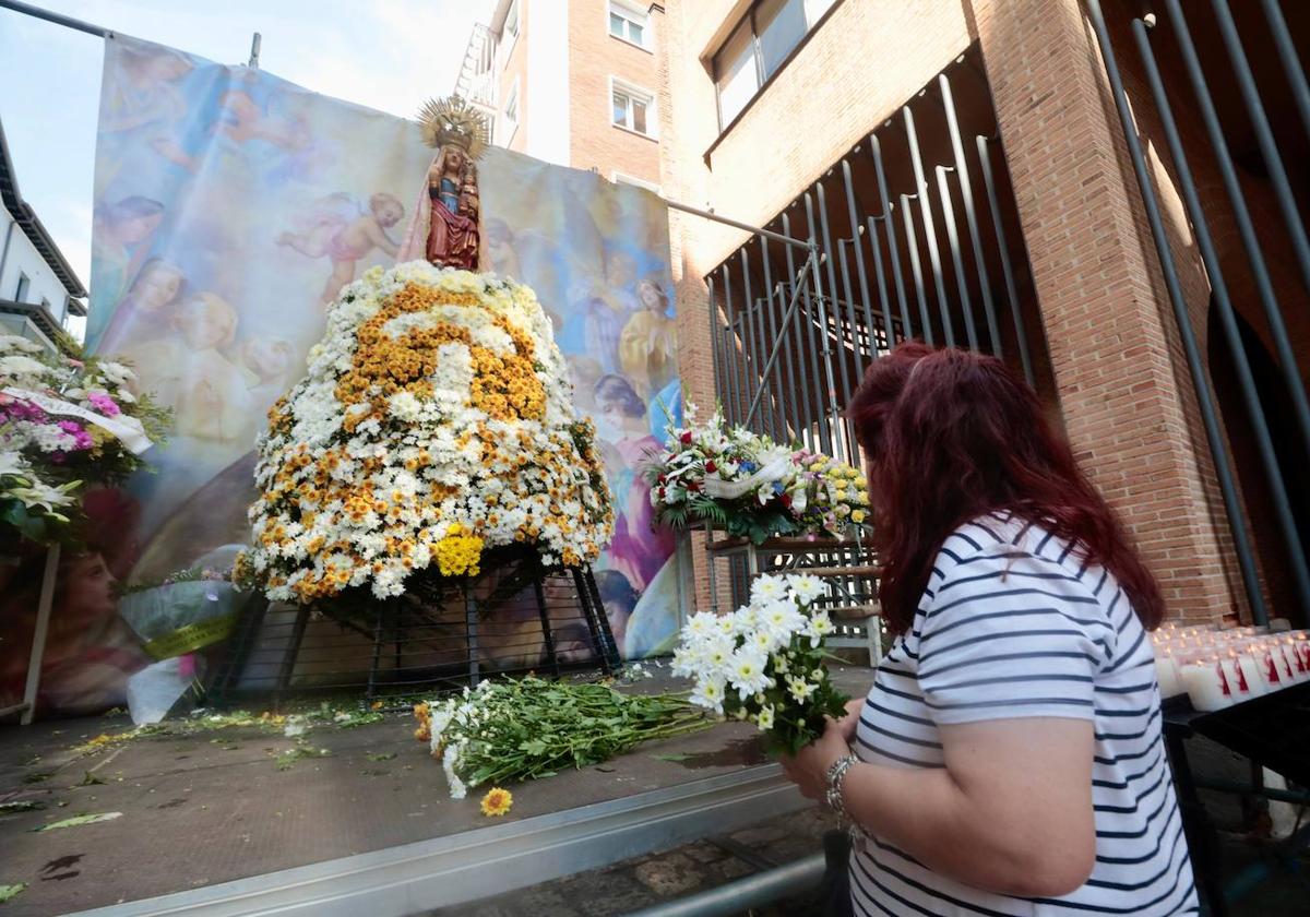 La ofrenda floral a la patrona de ciudad, en imágenes