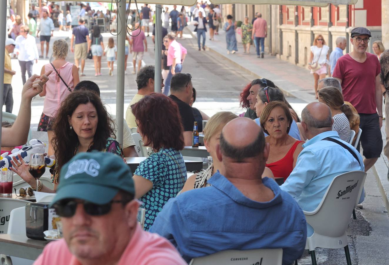 Los palentinos disfrutan de la hostelería en San Antolín