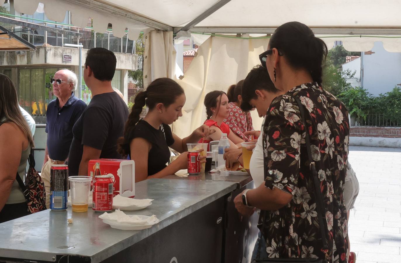 Los palentinos disfrutan de la hostelería en San Antolín