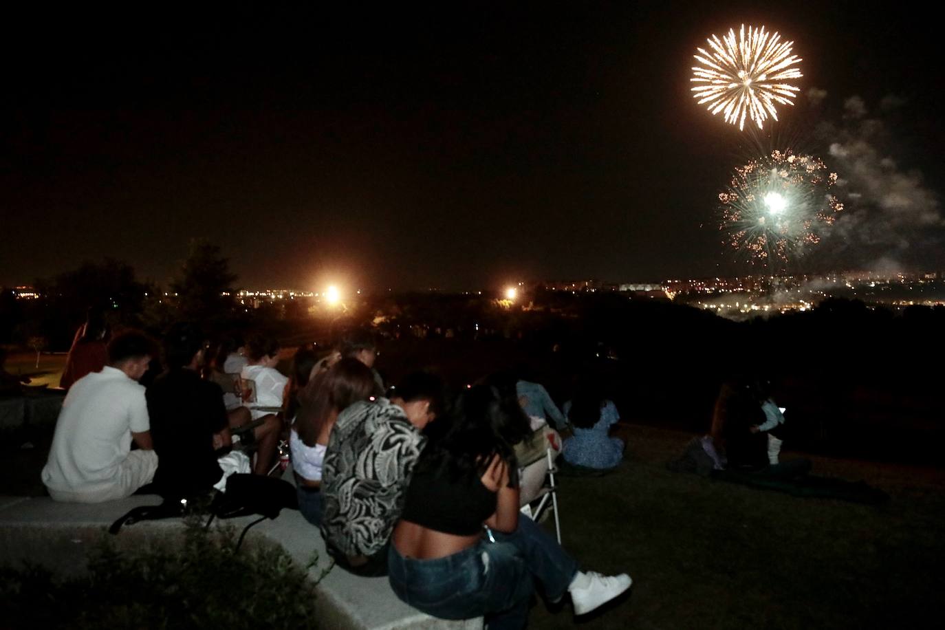 Los primeros fuegos artificiales, en imágenes