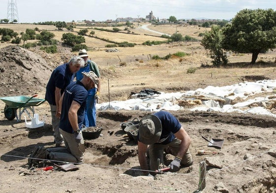 Excavación en el cerro de Los Almadenes.