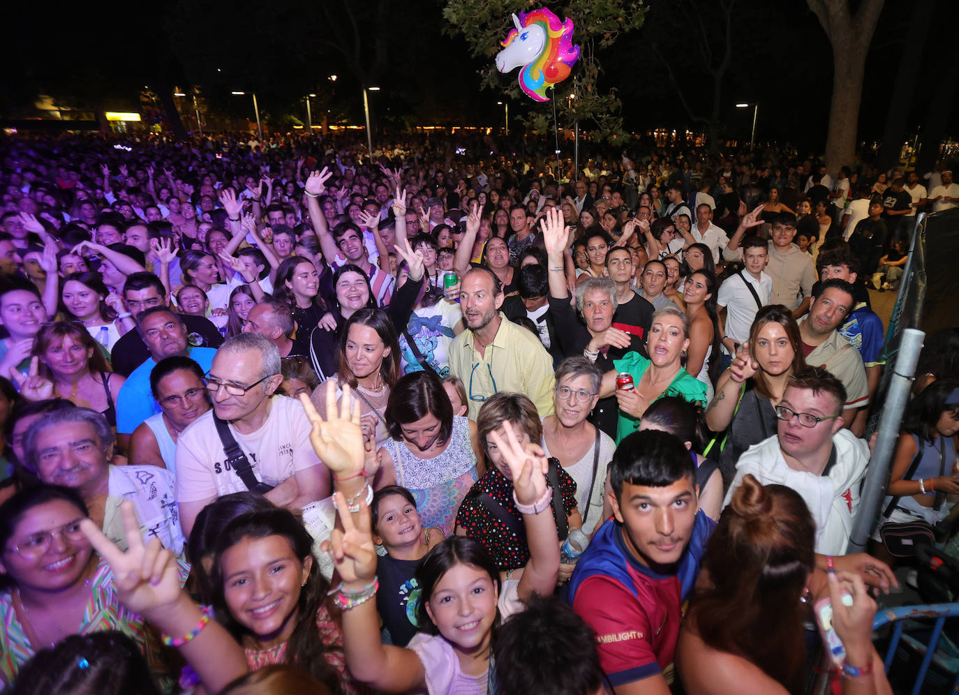 Abraham Mateo desata la locura en Palencia