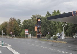 La parcela que el Ayuntamiento quiere se extiende junto a la gasolinera de la CL-601.