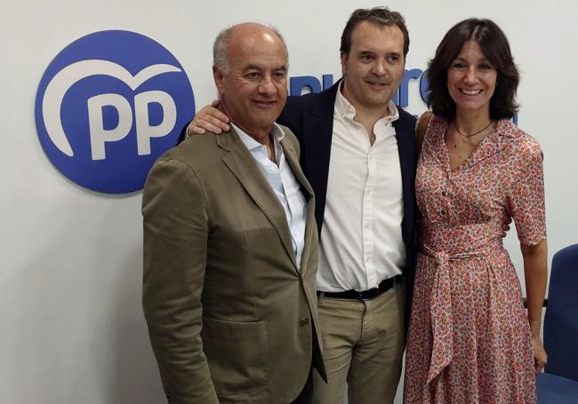 Miguel ÁNgel García Nieto, Ricardo Gavilanes y Mercedes Cófreces, el nuevo equipo de portavoces del PP en las Cortes.