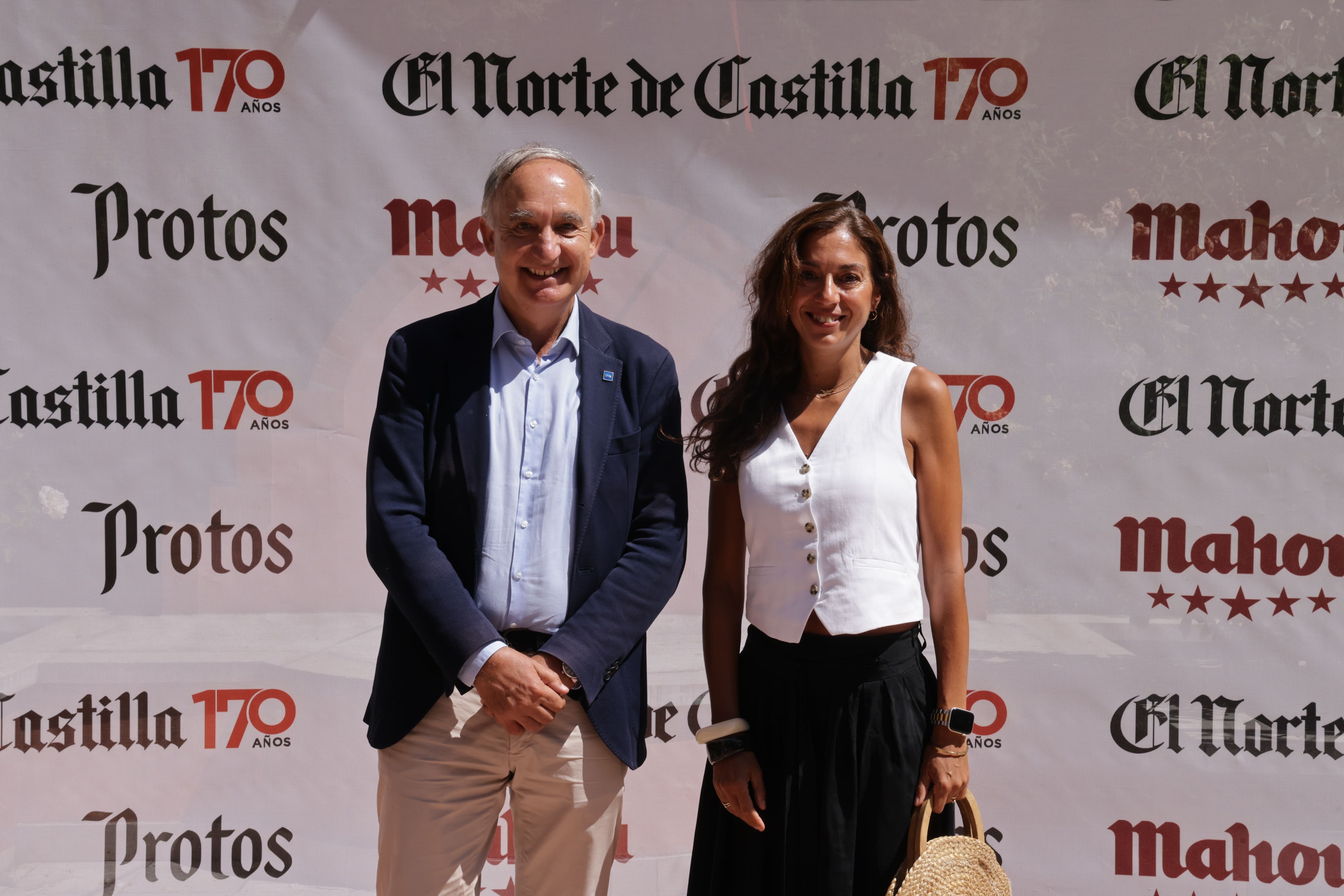 Antonio Largo (rector de la Universidad de Valladolid) y Rebeca San José.