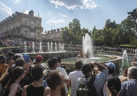Juegos de agua en las fuentes monumentales el día de Santiago.