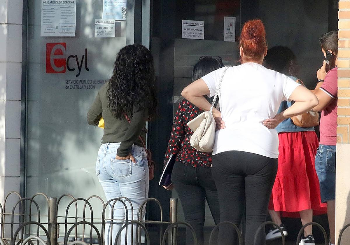 Oficina del paro en Segovia.