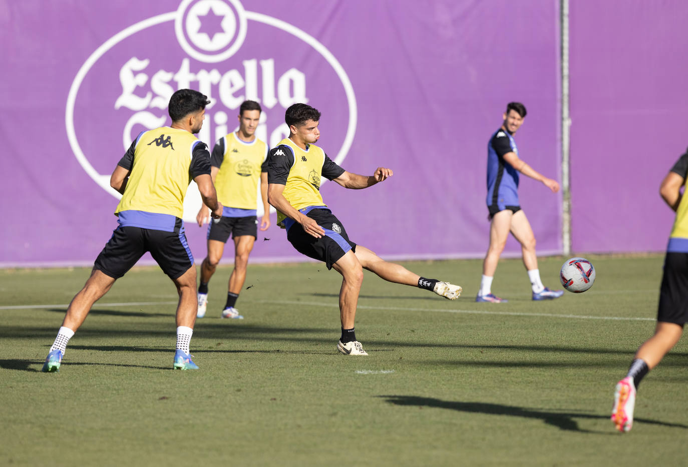 Las imágenes del entrenamiento del Real Valladolid a puerta abierta