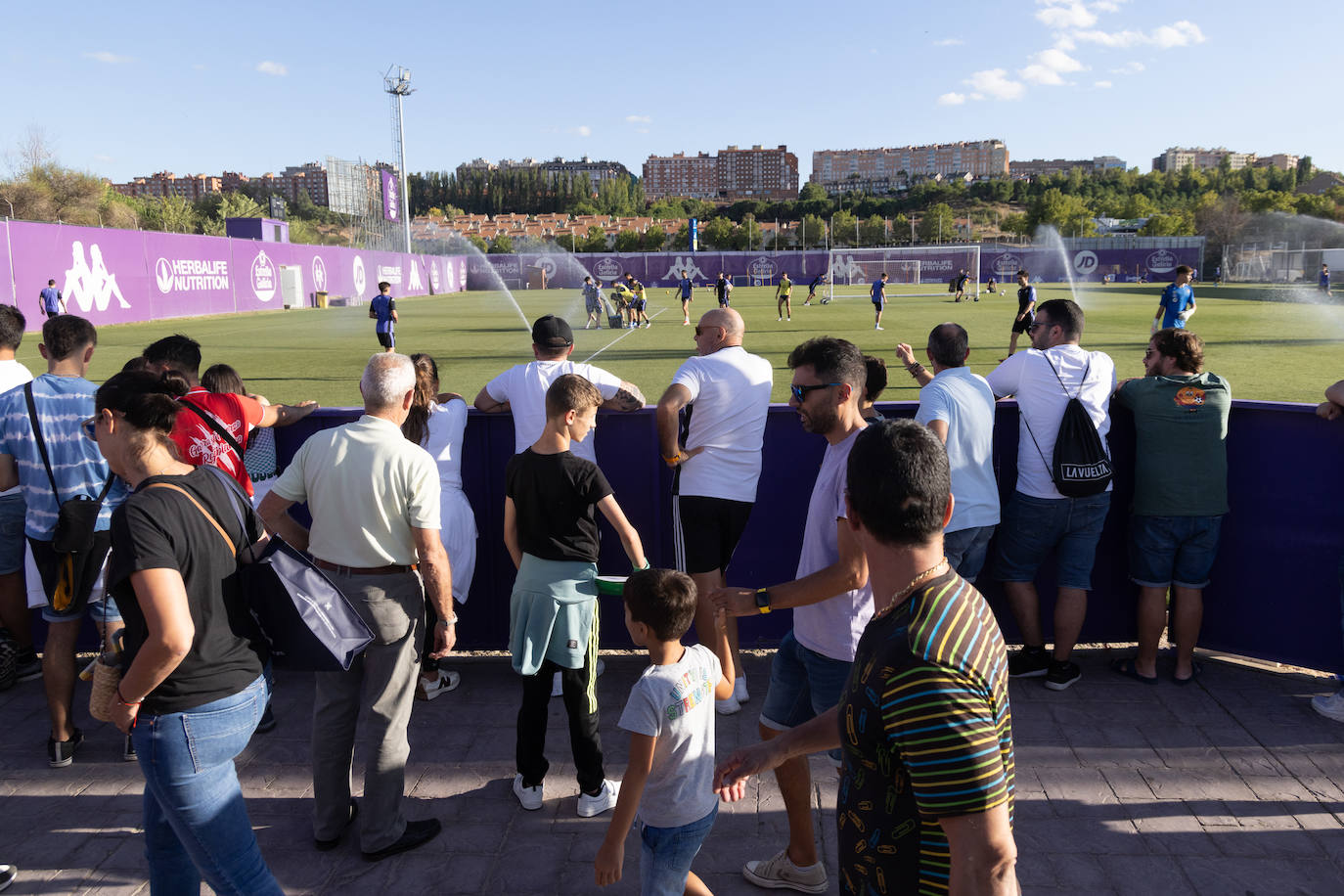 Las imágenes del entrenamiento del Real Valladolid a puerta abierta